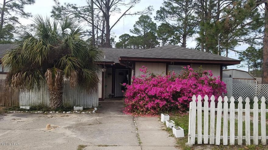 UPDATE!!! Unit will have NEW ROOF by JULY 2ND.  

WoW! If you are a empty-nester, first time buyer or just wanting an affordable place close to the beach, this is the perfect place to call home. This 2 bedroom, 2 bath property is close to everything on the east end of the beach, and within a few blocks to the sandy beaches!