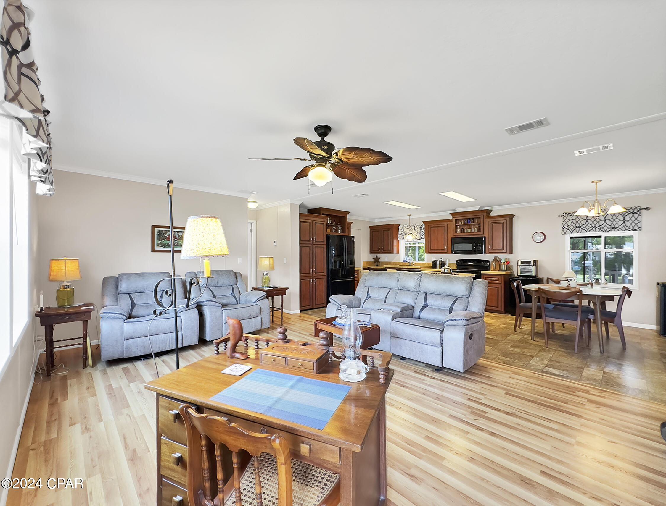 Palm Breeze - Residential