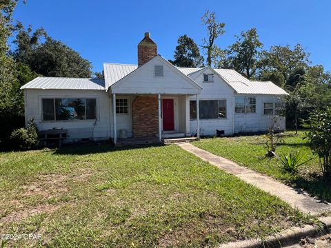 A home in Wewahitchka