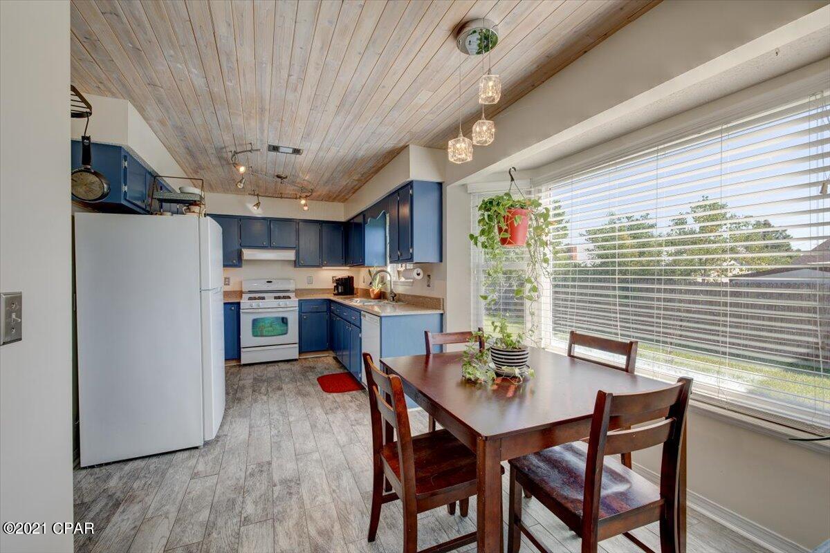 Boat Race Estates - Residential