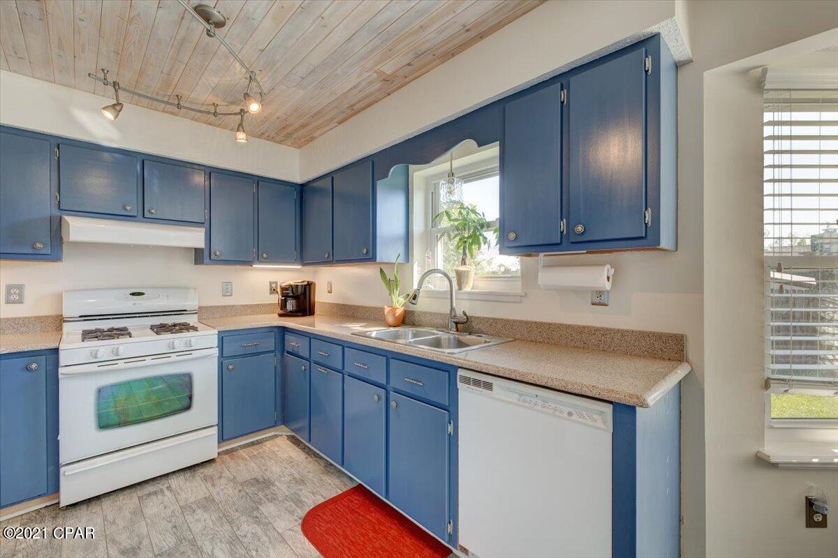 Boat Race Estates - Residential