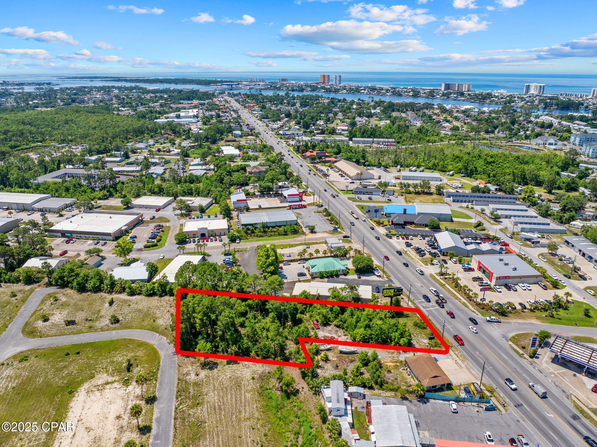 Main image without alt text