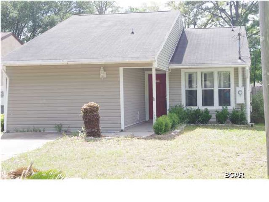 Great investor or first home. Needs some TLC but no major items to deal with other than paint, replacing floors in bed rooms (currently have carpet) and Appliances.