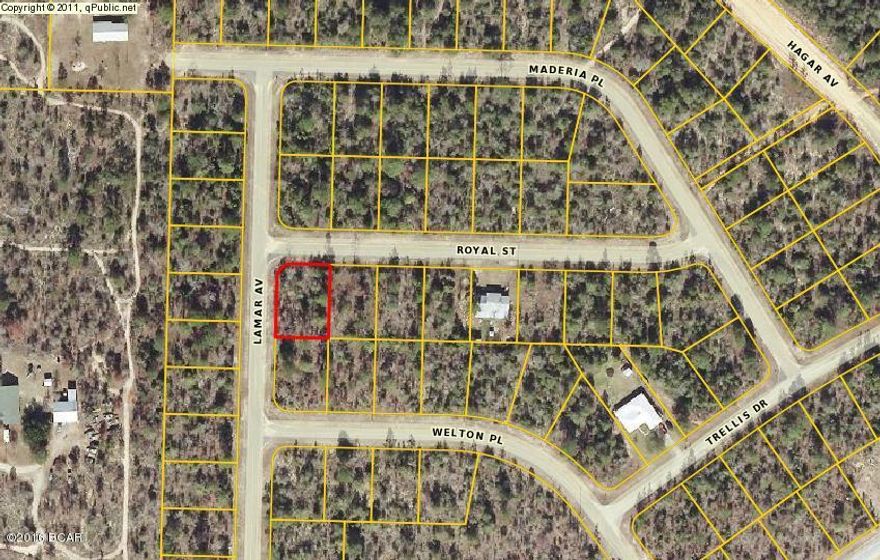 Great corner building lot in the Sunny Hills community. Convenient to HWY 77 for that commute to Panama City or Chipley. This community features a popular 18 hole public golf course and many fine fishing and recreation lakes. Quiet peaceful living in Washington County. Great time to invest in the future of the Florida Panhandle ahead of the growth. Buyer to be responsible for Title Insurance, closing fee, and Doc Stamps on the Deed.