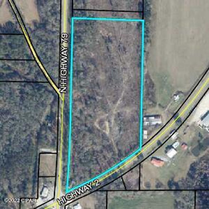 Premier location as the traffic is passing on this corner and is very strong in both directions. The North South Hwy 79 travel brindg everbody to the ''Worlds Most Beautiful Beaches''.

The East West express traffic passes you through many surrounding towns.