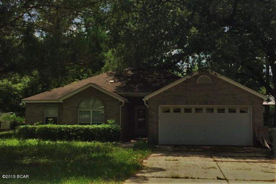 Nice home very close to schools, shopping and parks. Located on a large 100x150 lot this home has the high desired open & split floor plan.

A large great room with a wood burning fireplace, newer floors that are great for high traffic. The master bedroom has a separate area that can be used

for an office or a separate sitting area. Master bath has a a separate shower and a garden jet tub that also has a shower. Two closets, his and hers and a double vanity.