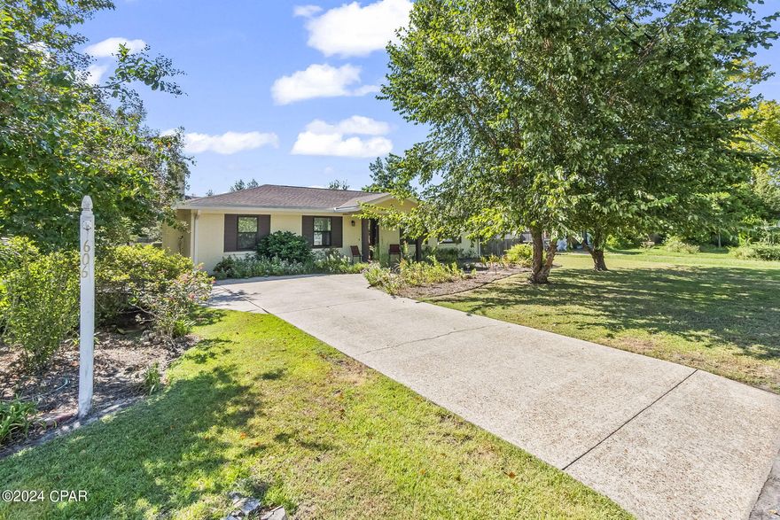 All sizes are apx///REDUCED---Super nice home in Lynn Haven---very well maintain home with fenced backyard--Large Family room//formal living room with fireplace--Carport for boat /or carf (10x20)--backyard has alleyway to enter from the back.  Two sheds in backyard (as Is)  A MUST SEE!  One of a few homes in Bay County that has some TREE's!  Priced Right!
.