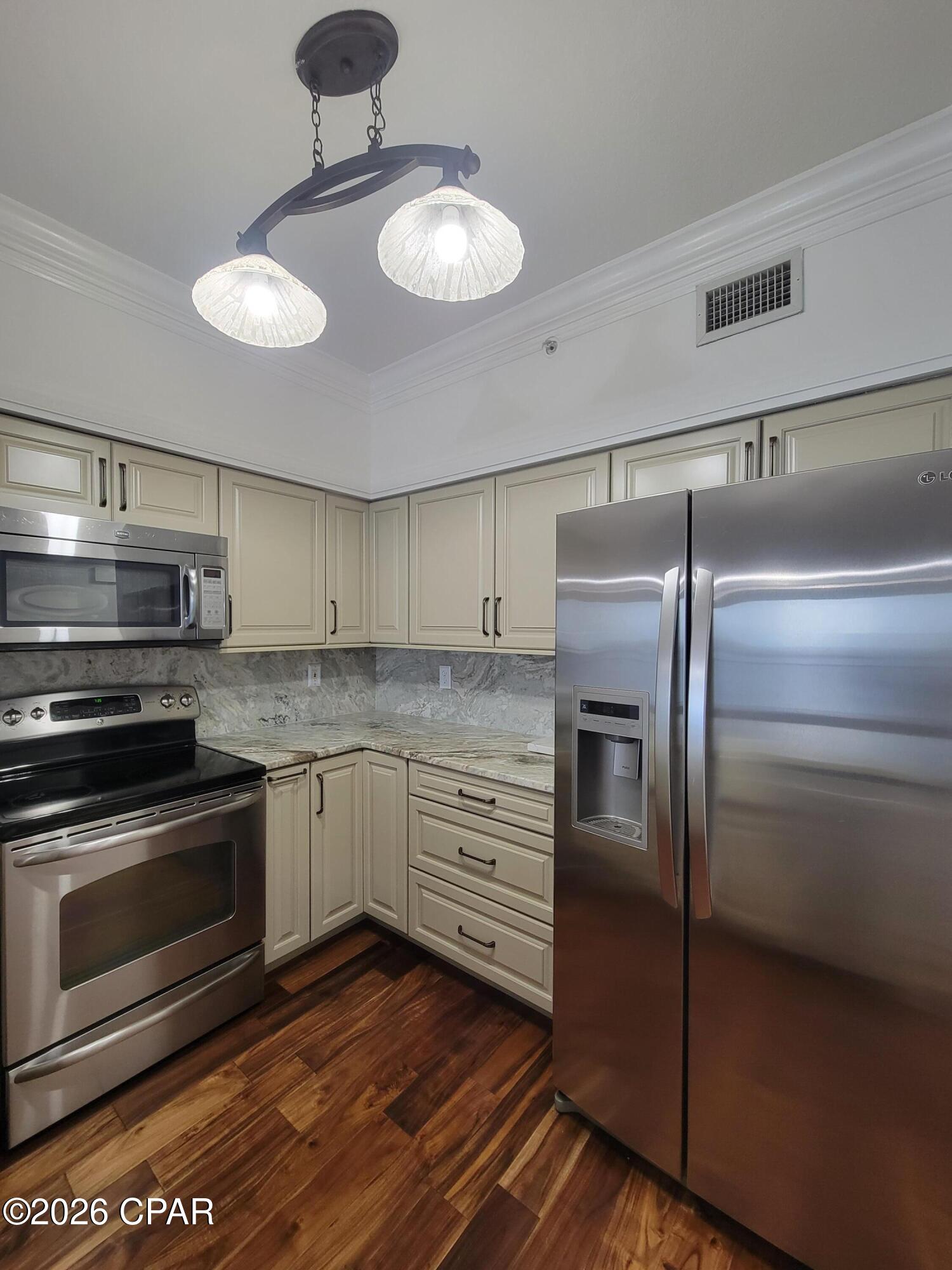 Magnolia Bay Club - Residential