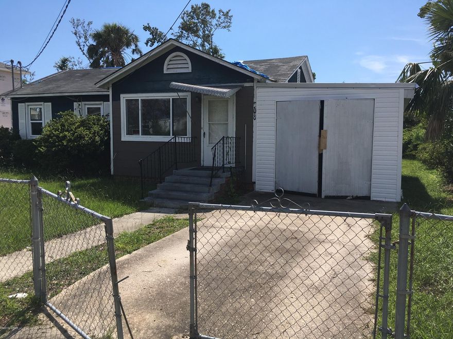 THIS DUPLEX FEATURES A HOME ON FLORIDA AVE AND ONE ACCESSIBLE THROUGH THE REAL ALLEY - VERY PRIVATE ACCESS.  LOTS OF OPPORTUNITY HERE - TWO DWELLING FOR ONE LOW PRICE.