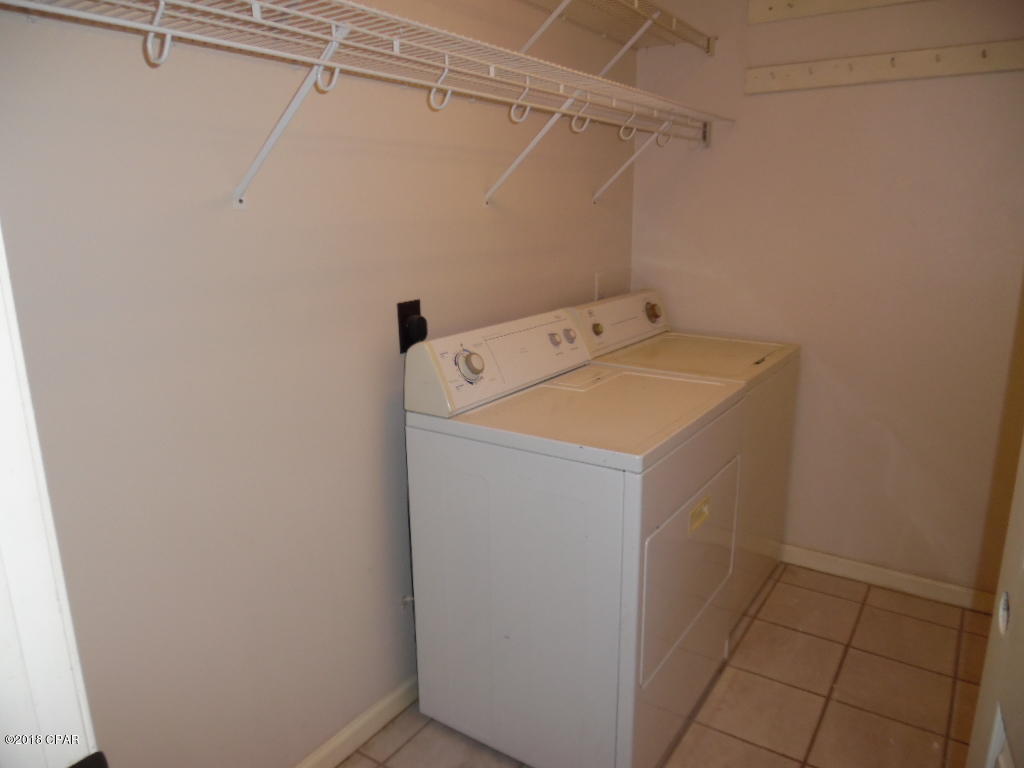 Pine Tree Place Unit 1 - Residential