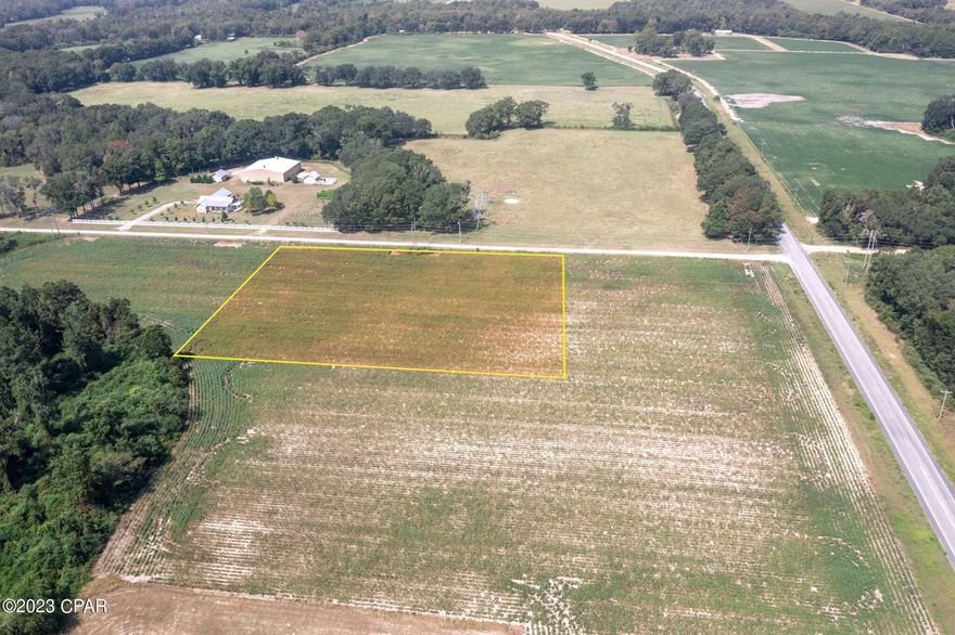 Located just off Tri County Airport Road, this 2.78 +/-acre tract ready for your dream home! Lot has recently been surveyed and is cleared offering multiple home sites. Parcel is situated conveniently between Chipley, Bonifay and Graceville.