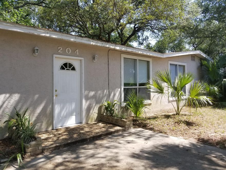 This home offers 4 Bedrooms and 1 Bath, located close to Tyndall AFB and across from both the bay and public boat access. Living room features a fireplace, eat-in kitchen with plenty of cabinet space, master bath with double sink vanities, washer/dryer connections, and a large backyard.



*No Pets*