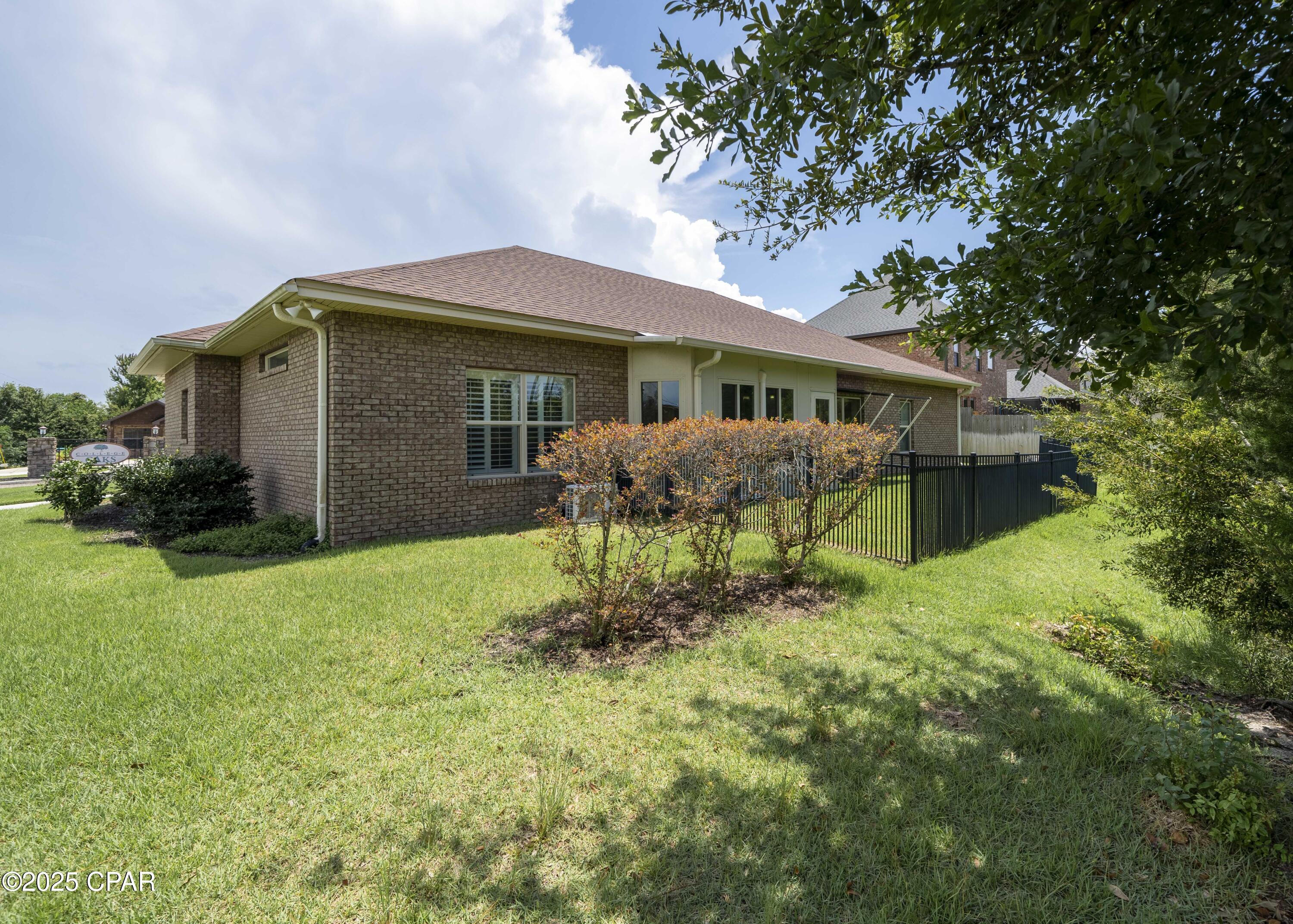 College Oaks - Residential