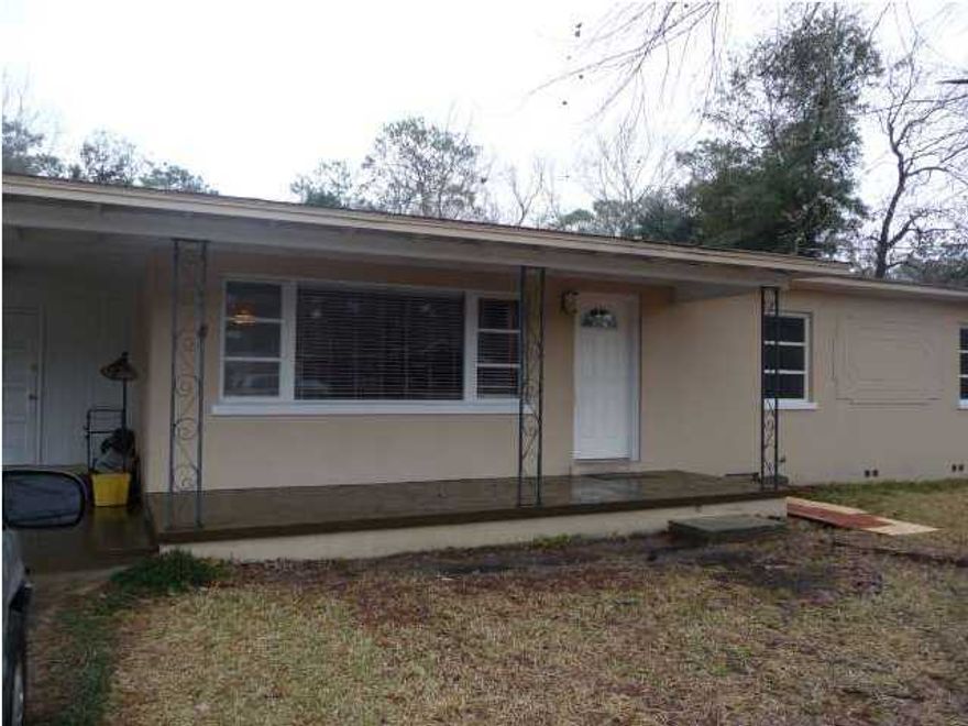 Nice 3bd/1.5ba block home with OAK FLOORING throughout. Situated on a large lot, this home has a FENCED-IN back yard which offers plenty of shade. Quiet neighborhood & conveniently located. Open remodeled open kitchen. All measurement are approx. and taken from the tax rolls.