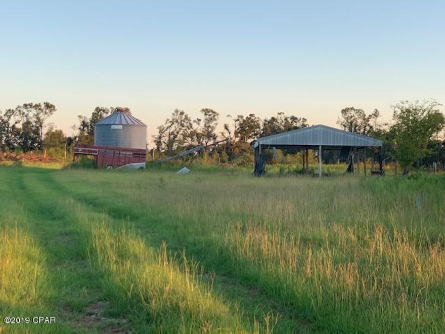 Nice country setting, bring your horses. No restrictions!