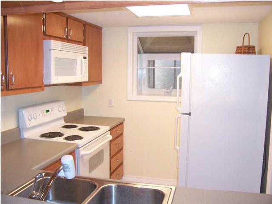 Beautiful home with screened porch, privacy fence, and small storage shed. Small pets are allowed with this property. Great layout with neat kitchen. Centrally located to shopping, dining, and schools.