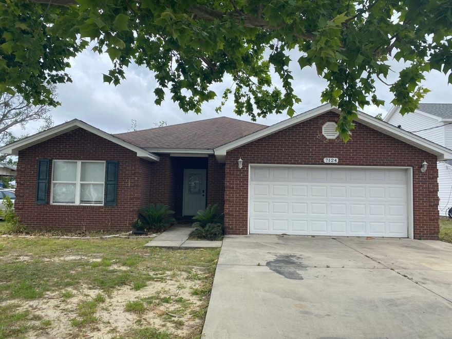 ** 1/2 off 1st month's rent**



This home offers 3 Bedrooms and 2 Baths, eat in kitchen features a breakfast bar, laundry room includes a washer and dryer unit. Master bedroom includes a walk in closet, master bath features a double sink vanity. Covered back patio, 2 car garage, and a fenced in backyard.



*Pest control included*



*All pets are a part of the application process and are subject to the homeowner's approval*