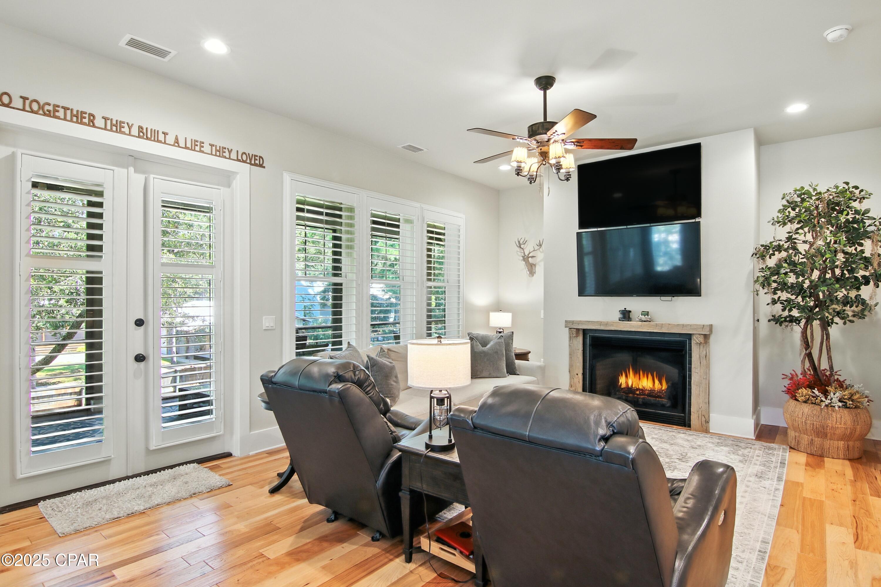 Twin Oaks 1st Add - Residential