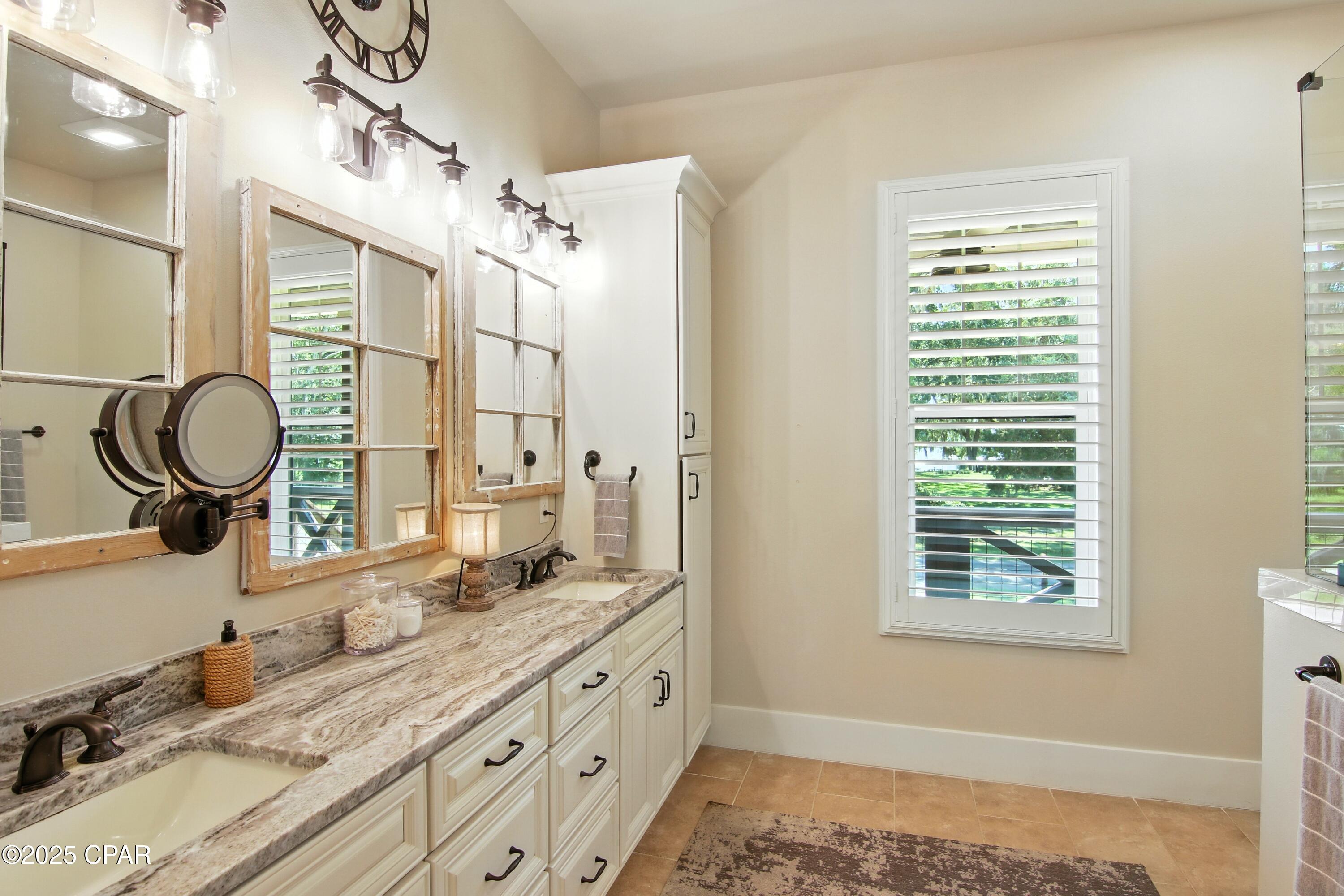 Twin Oaks 1st Add - Residential