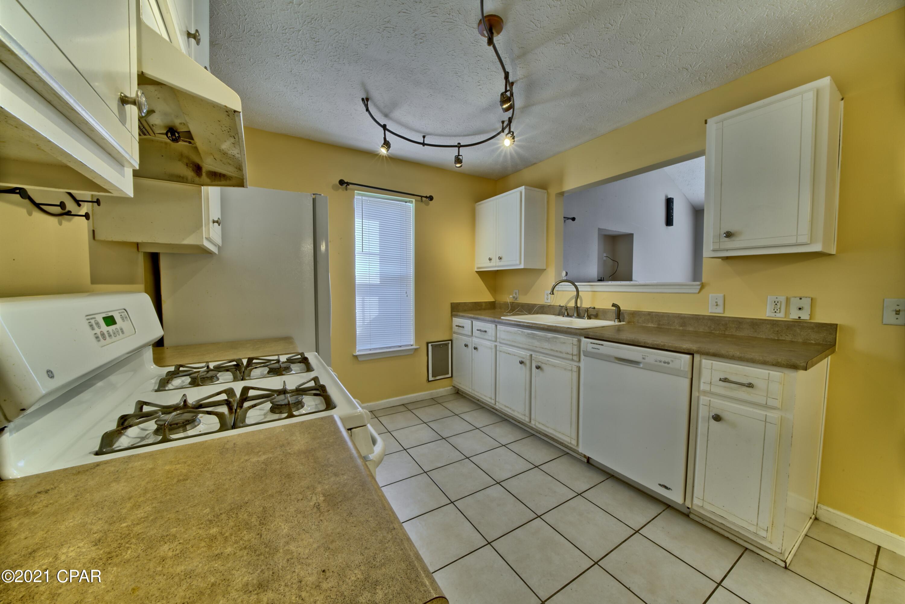 Summer Lace - Residential