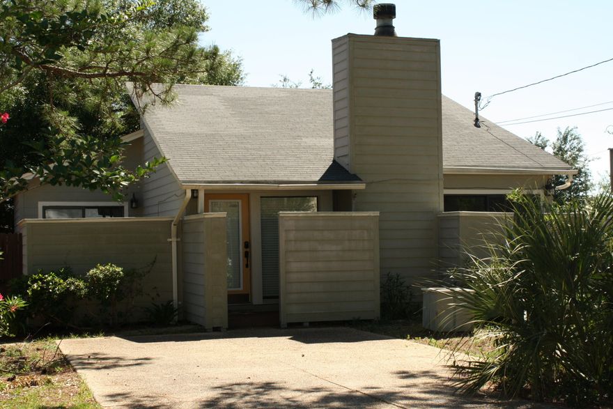 This is a great 2 bed room 2 bath home located on the corner of Holiday Drive and S. Lagoon Drive. It is close to the boat launch on Dolphin. The sq ft is 1234 and the home is in real good condition. This is a great starter home. Once you see this home you will want to buy it. Easy access to show.