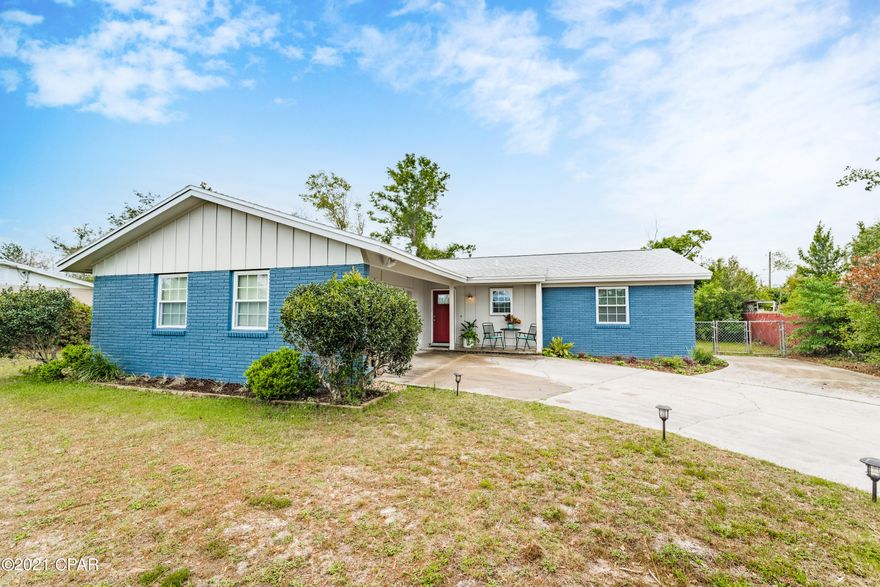 CURRENTLY UNDER CONTRACT, SELLER ACCEPTING BACKUP OFFERS! Come check out this adorable home located in Forest Park! This home has laminate flooring throughout the living, hall, bedrooms, one of the bathrooms and ceramic tile flooring in the kitchen and the master bath. Water heater was replaced in 2018 and in 2019 a new AC Condenser and coil, along with updated electrical outlets, switches, breakers were also replaced. The exterior of the home was painted in 2019. to add unique curb appeal and let's not forget the spacious 20'x10' Florida  room accessed from the double doors in the living room. Call your favorite realtor today to schedule a showing.