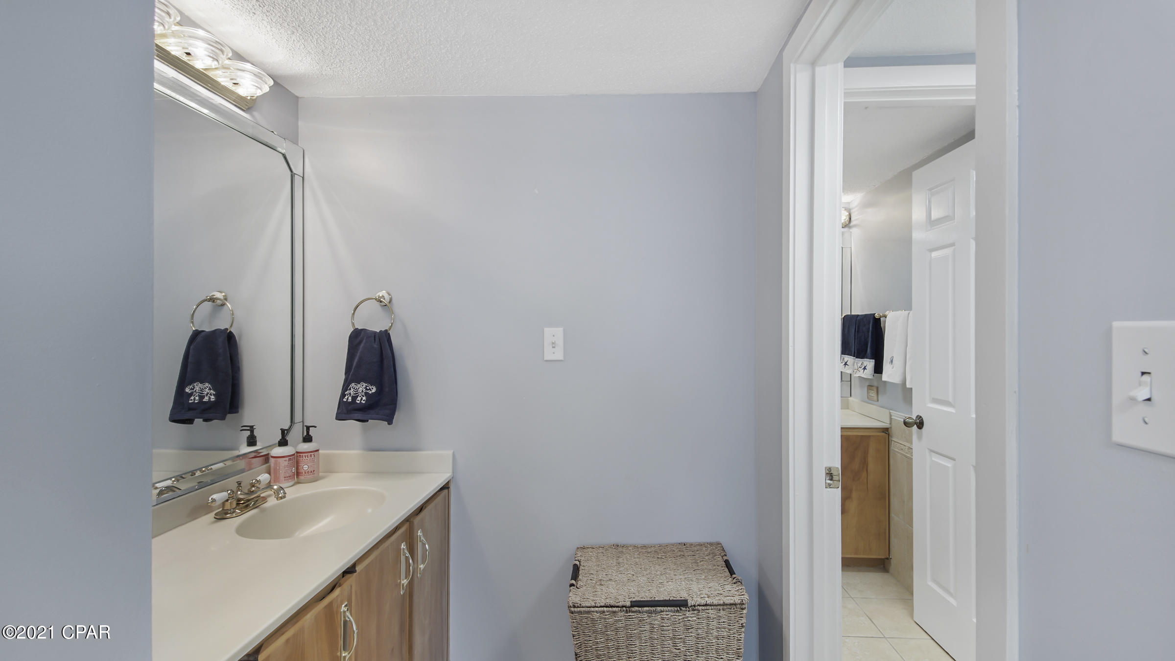 Lagoon Towers Phase I - Residential