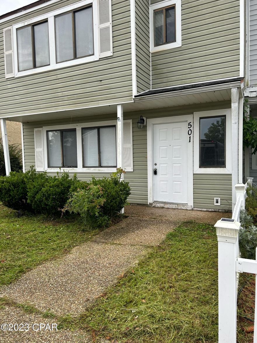 CURRENTLY UNDER CONTRACT, SELLER WILL CONSIDER BACKUP OFFERS

Perfect starter home or income producing investment. This home has 3 bedrooms 2.5 bathrooms large rooms and recently updated with new flooring and paint. Out back it has a fenced yard that is great for kids or pets.