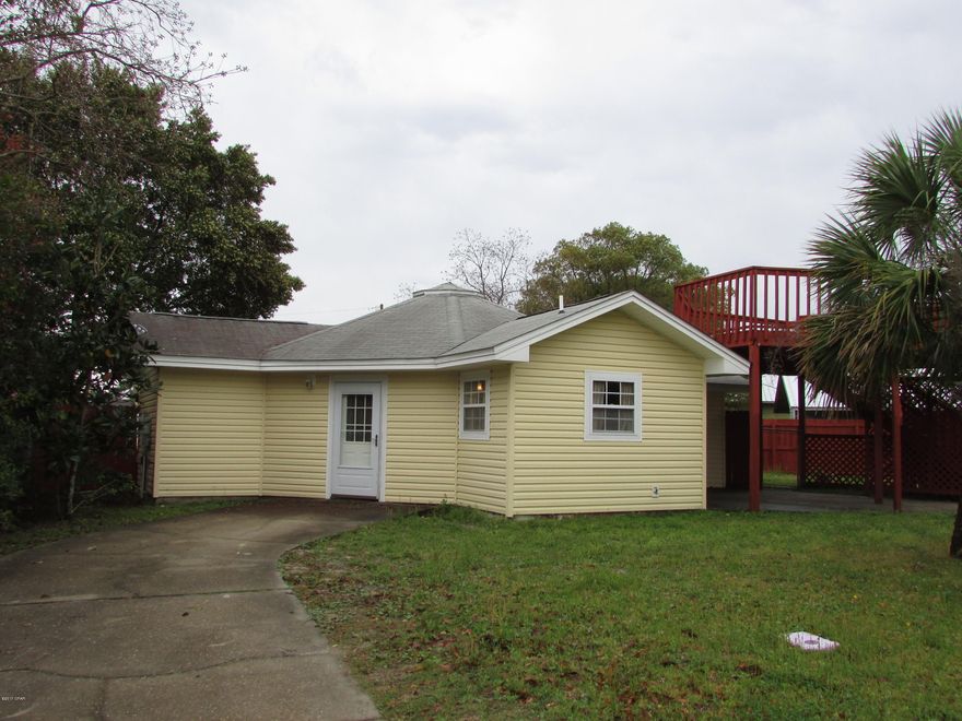 Bid-A Wee - 3 bedroom, 1.5 bath home within walking distance to the beach. Home features fenced backyard, storage shed, open living area and raised deck.  Lawn service and sprinkler meter included in rent. 1 small pet under 20 lbs $50 pet fee $250 pet deposit