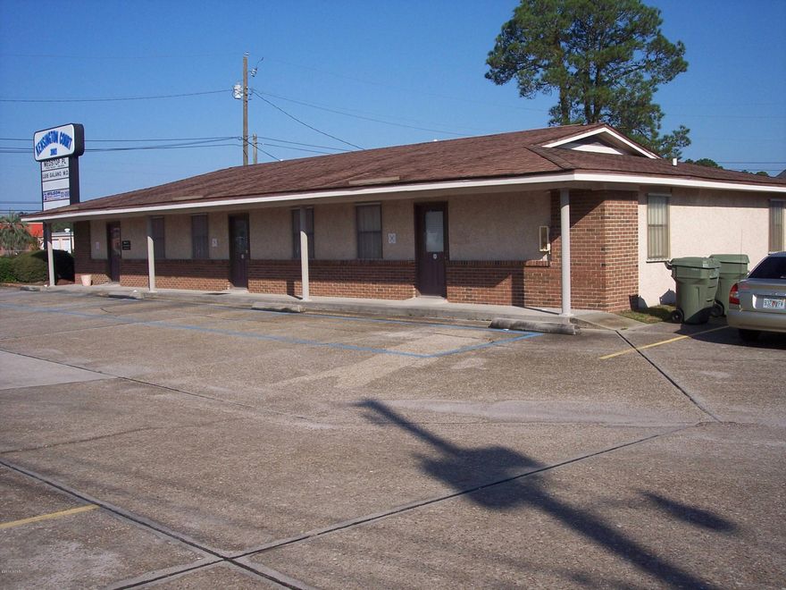 Centrally located professional office space in the heart of Lynn Haven's primary and busiest commercial market area. Convenient access to all major highways, Downtown Panama City & courthouse, both hospitals, the colleges, 23rd Street corridor, both military bases, Panama City Beach and Northwest Florida Beaches International Airport via Hwy 77. Office area includes a reception area and three individual offices, small break area and restroom, perfect for any office user and ready for immediate occupancy. Water, sewer and garbage is included in the rent.