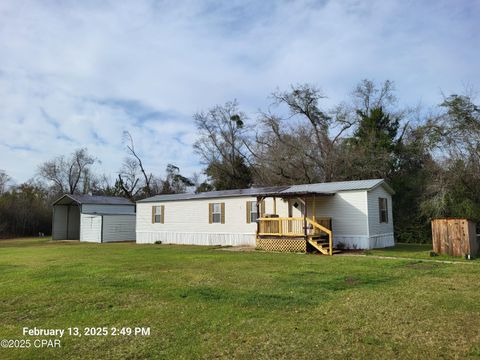 A home in Cottondale