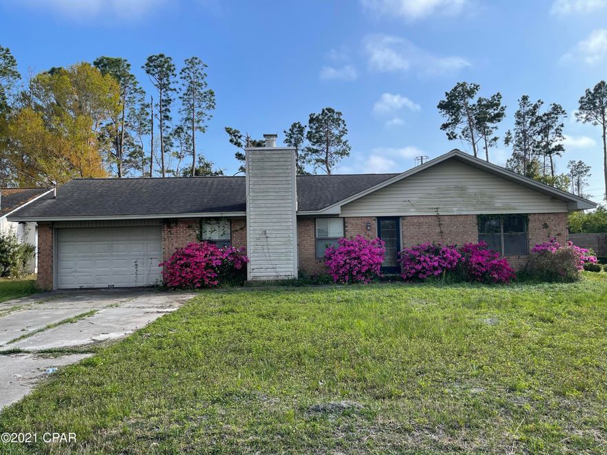 CURRENTLY UNDER CONTRACT, SELLER ACCEPTING BACKUP OFFERS



FIXER UPPER - Great bones - 3 bedroom - 2 bath ranch home is desirable Woodlawn neighborhood.  Inground pool, partially fenced yard, patio and sprinkler system.  This is an excellent opportunity to make this home your dream come true as it is completely gutted inside - choose your cabinets, counter-tops, vanities and flooring.  This is a fantastic relationship building project!