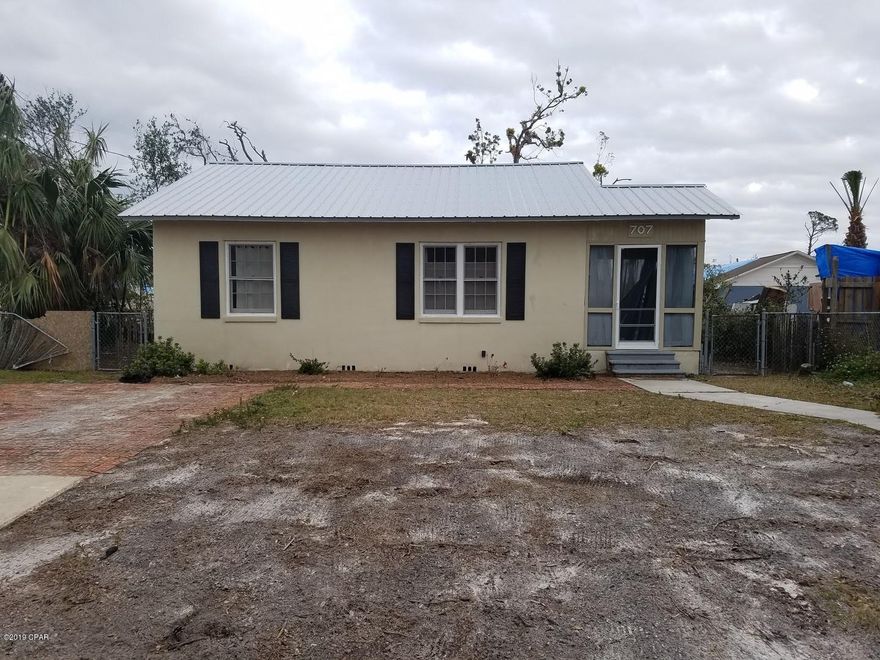 Completely remodeled after Hurricane- super charming FL Cottage in the Cove!

2bd, 1ba, all new paint, appliances, metal roof, HVAC. Refinished original hardwood floors. Screened porch. Storage shed. W/D available but not warranted. Driveway only. Sorry No Pets.