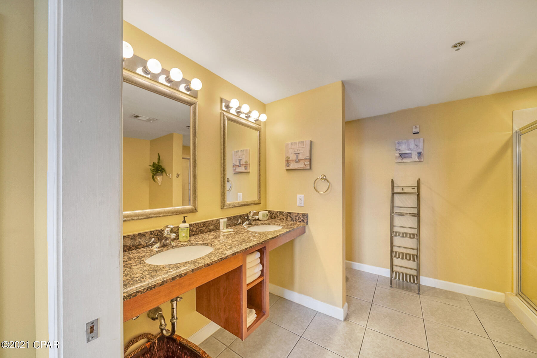 Splash Condo - Residential