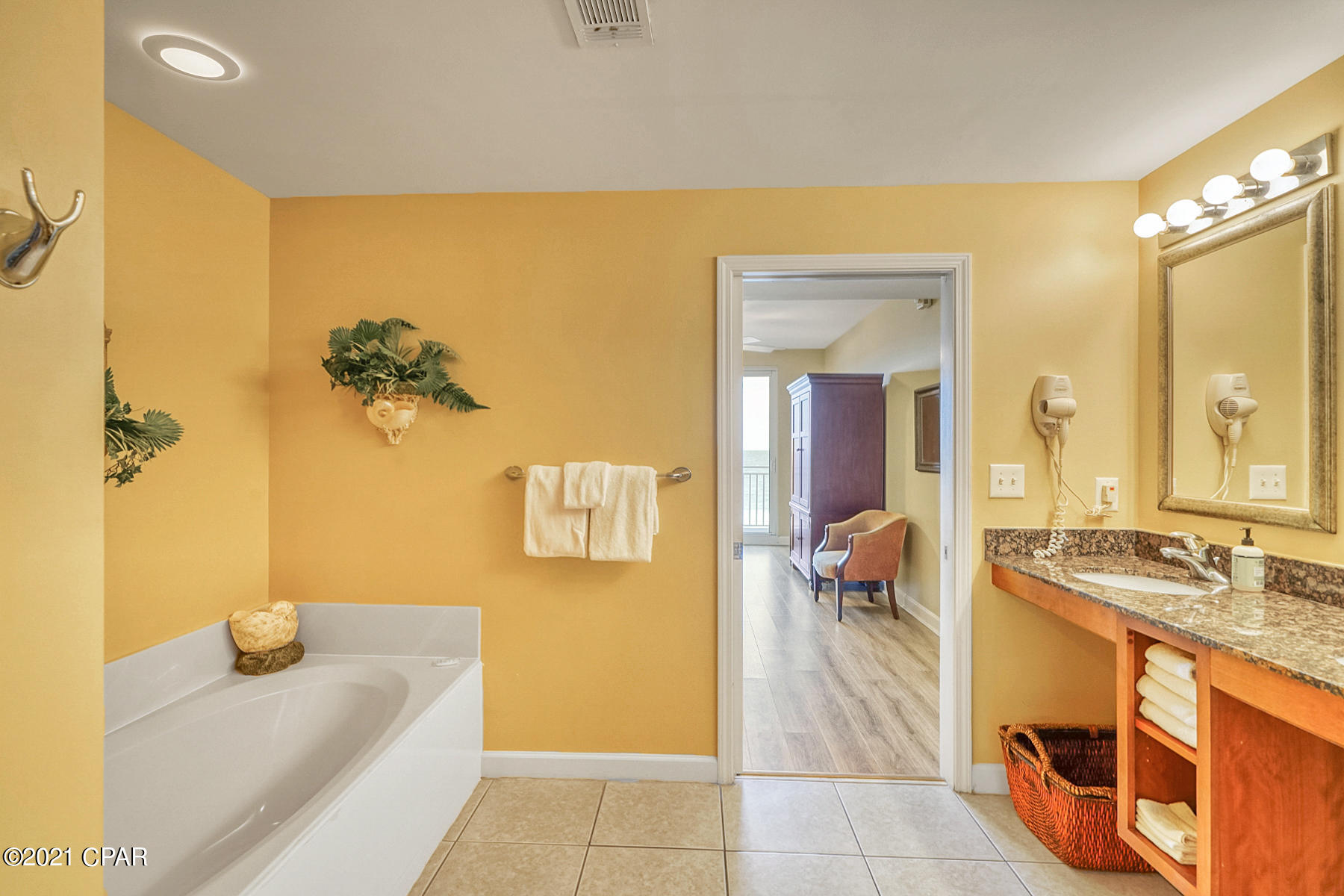 Splash Condo - Residential