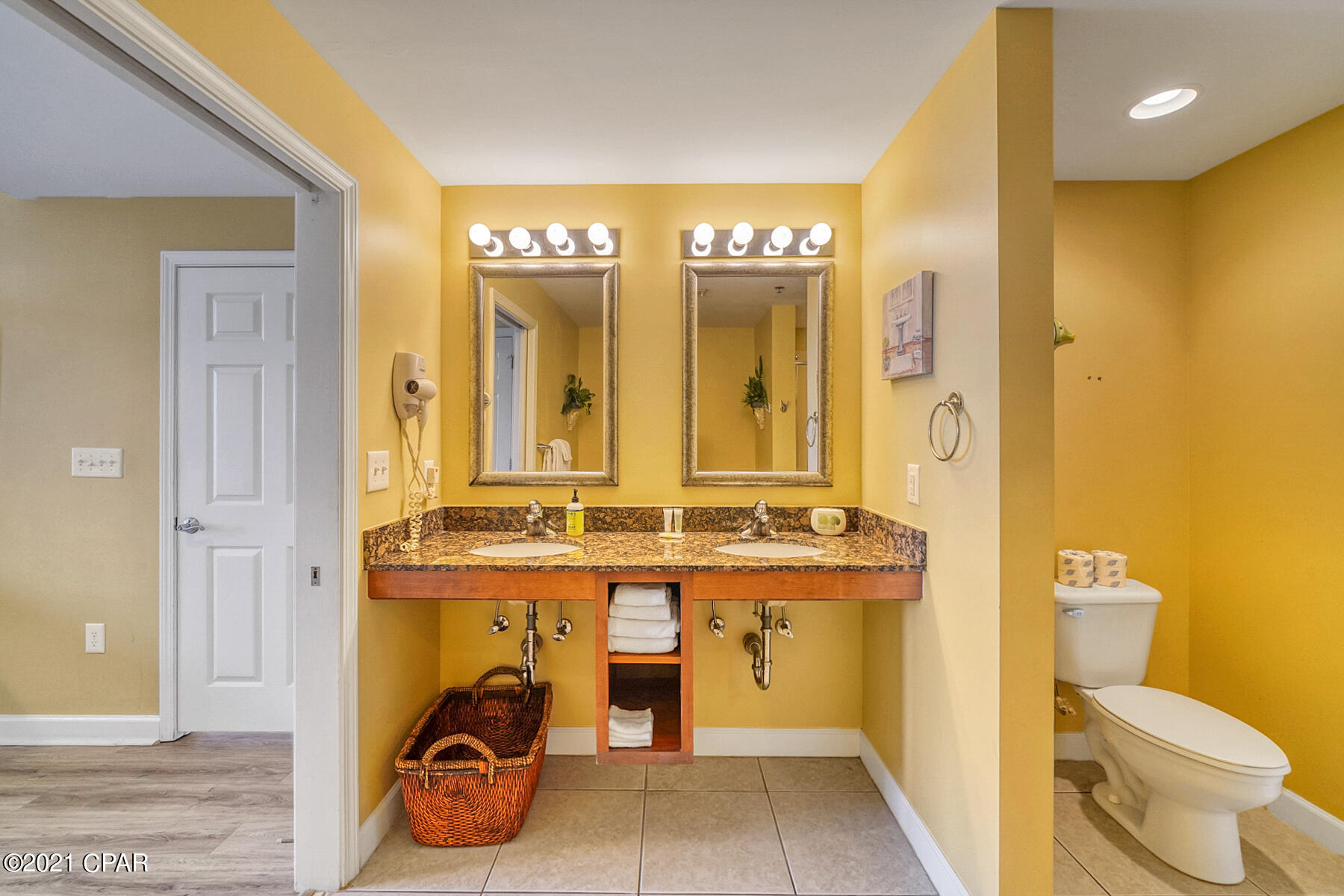 Splash Condo - Residential