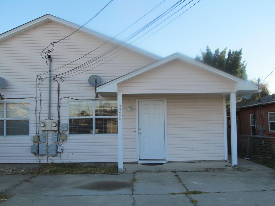 2 bedroom, 1 bath duplex with ceramic tile, new carpet and paint, washer & dryer hookups, new refrigerator and stove. Property is located a short walk to the beach. NO PETS