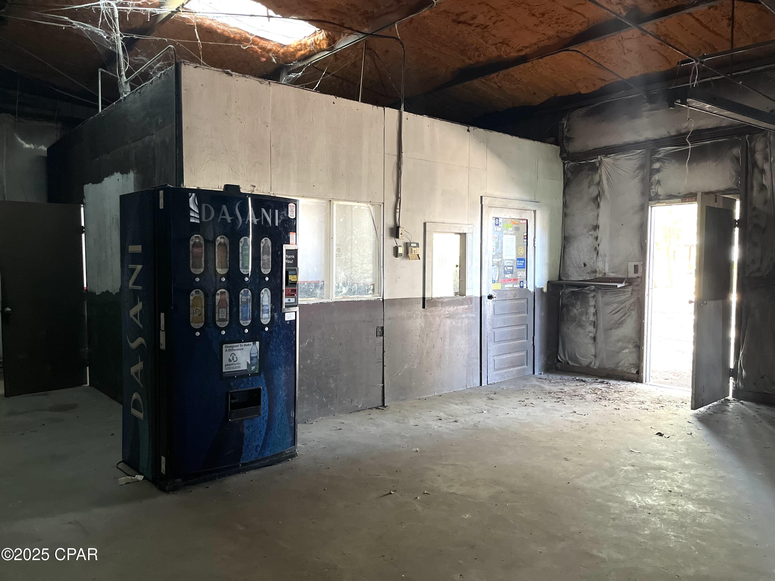 [No Recorded Subdiv] - Commercial Sale