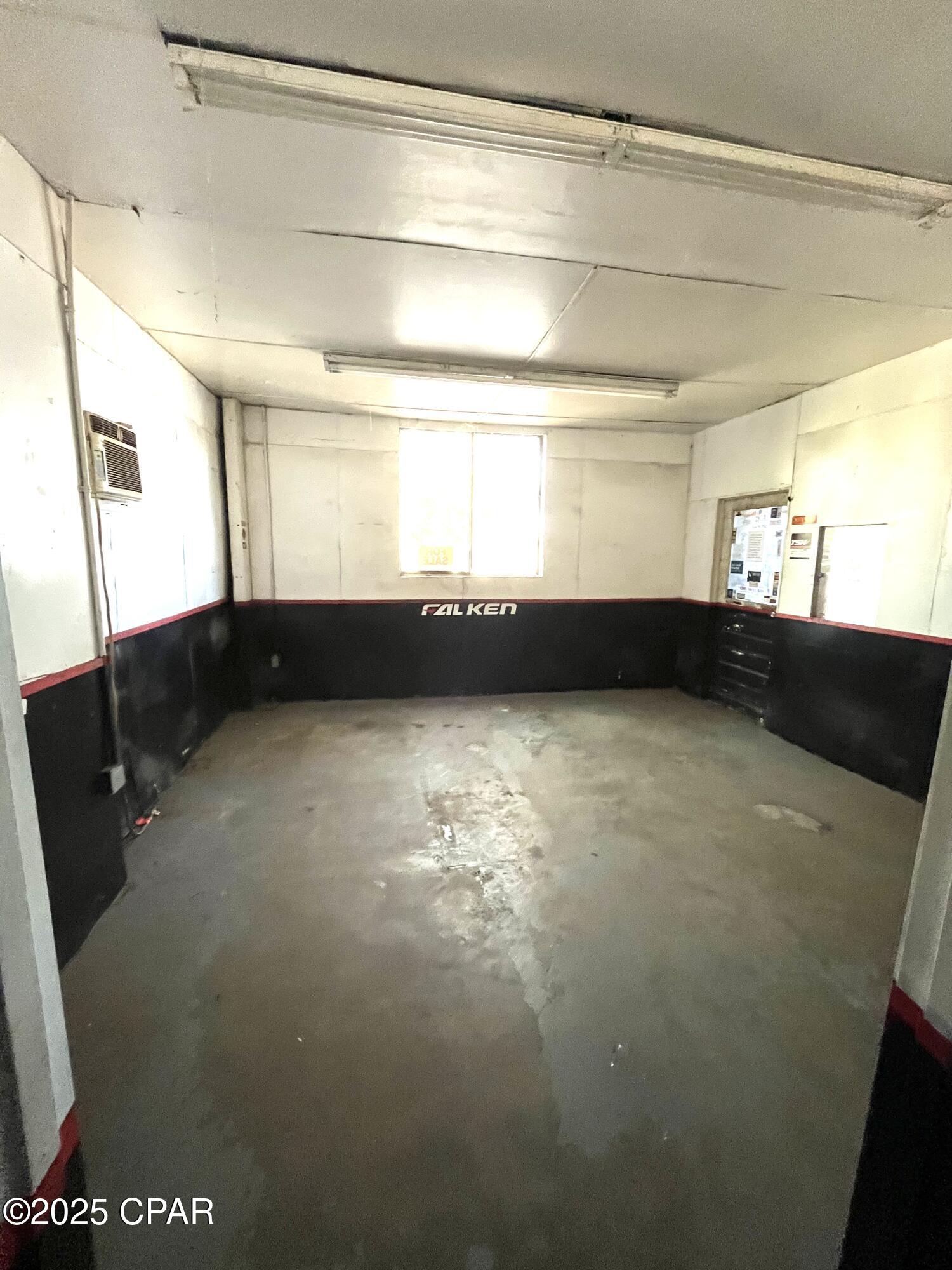 [No Recorded Subdiv] - Commercial Sale