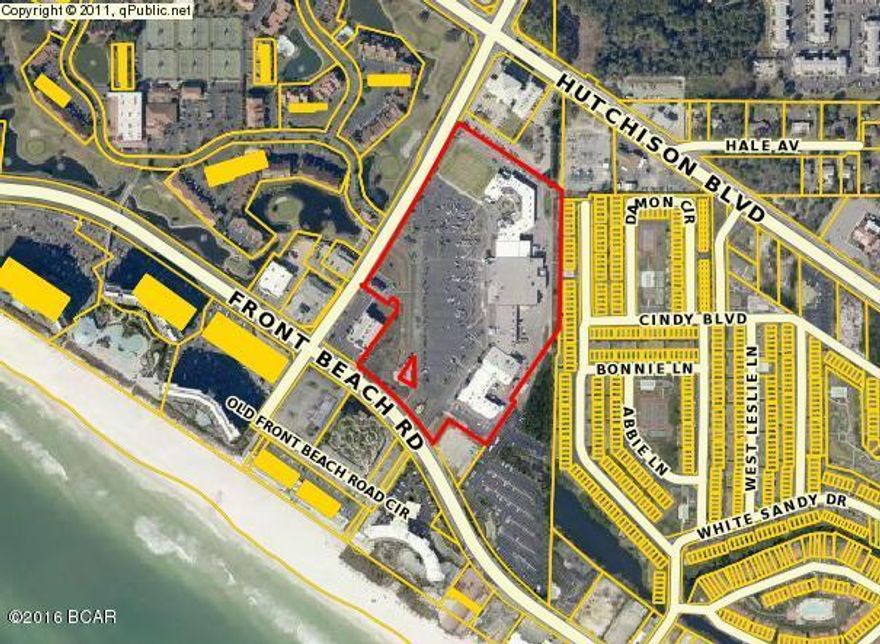 Formerly a showroom for a interior design center, this space is mostly open, with several individual rooms for offices, storage etc.  This location has a roll-up door (Photo) for easy access. Roof and HVAC in great condition and this space has both front and rear access doors.