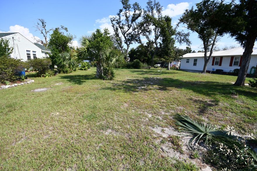 Great piece of land in a prime location in Historic St. Andrews! Close to countless shops, restaurants, and fishing spots. St. Andrew's Marina is right around the corner and GCSC and FSU are an easy commute. This lot won't last long!