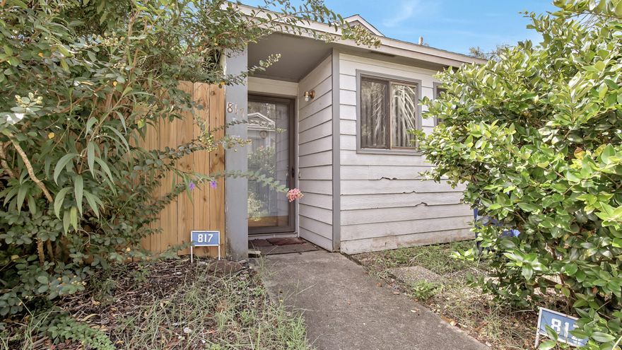 CURRENTLY UNDER CONTRACT, SELLER ACCEPTING BACKUP OFFERS' Looking for an Investment or affordable home? This 2 bedrom/2 bath end unit needs some updating but is clean with new roof, new A/C unit and new flooring per Owner. Spacious with breakfast bar, large rooms and huge covered back porch