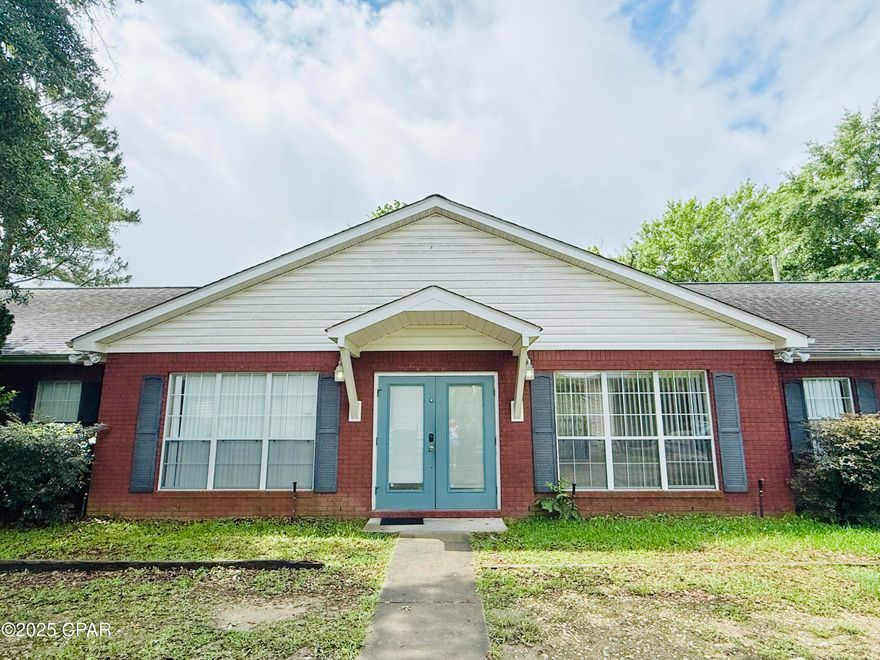 Triplex Multifamily. #1 2 bed/1 bath, #2 1 bed/1 bath, #3 1 bed, 1.5 bath
Each unit has a large living area and a kitchen/dining room combo and each has it's own utility room with washer and dryer hookups. Kitchens provide all appliances.