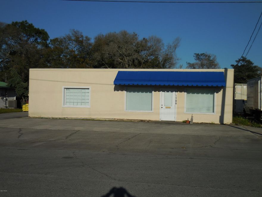 Highly visible, centrally located office space directly behind Gandy's Seafood and across from Howell's Tackle on Hwy 98 at Bayview Dr. 



Lease space available is 1,806SF, the front portion of the building. 

Limited parking is reflected in reduced rate for lease.