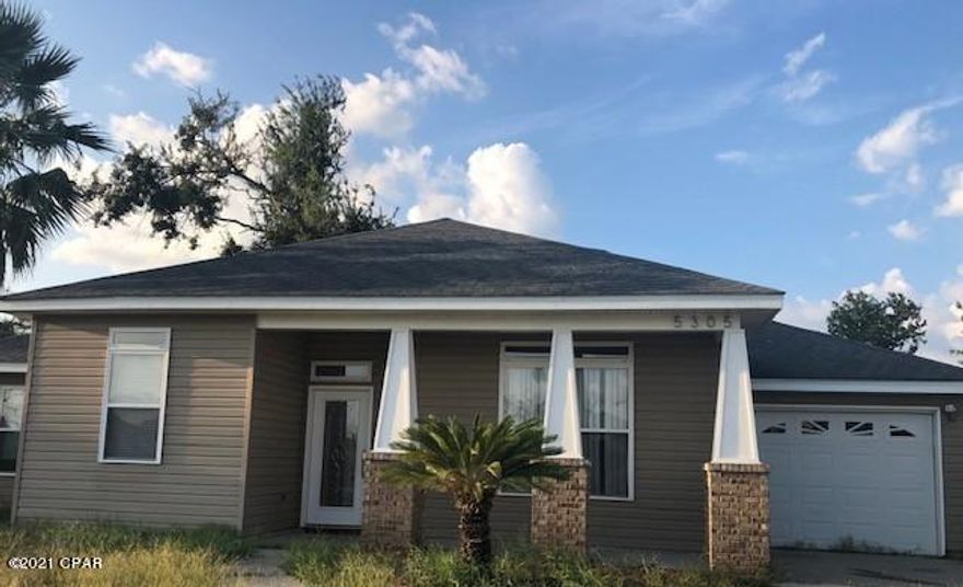 This home offers 3 Bedrooms and 2 Baths. Kitchen has stainless steel appliances, a breakfast bar, and pantry. Ceramic tile in living areas, and carpet in bedrooms. It is located on a cul de sac with a privacy fenced back yard and a 1 car garage.



*All pets are a part of the application process and subject to the homeowner's approval*