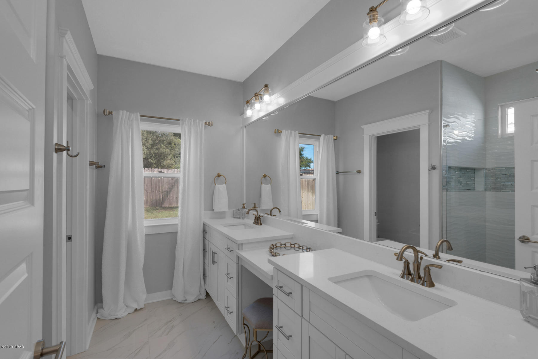 Laguna Beach Plaza - Residential