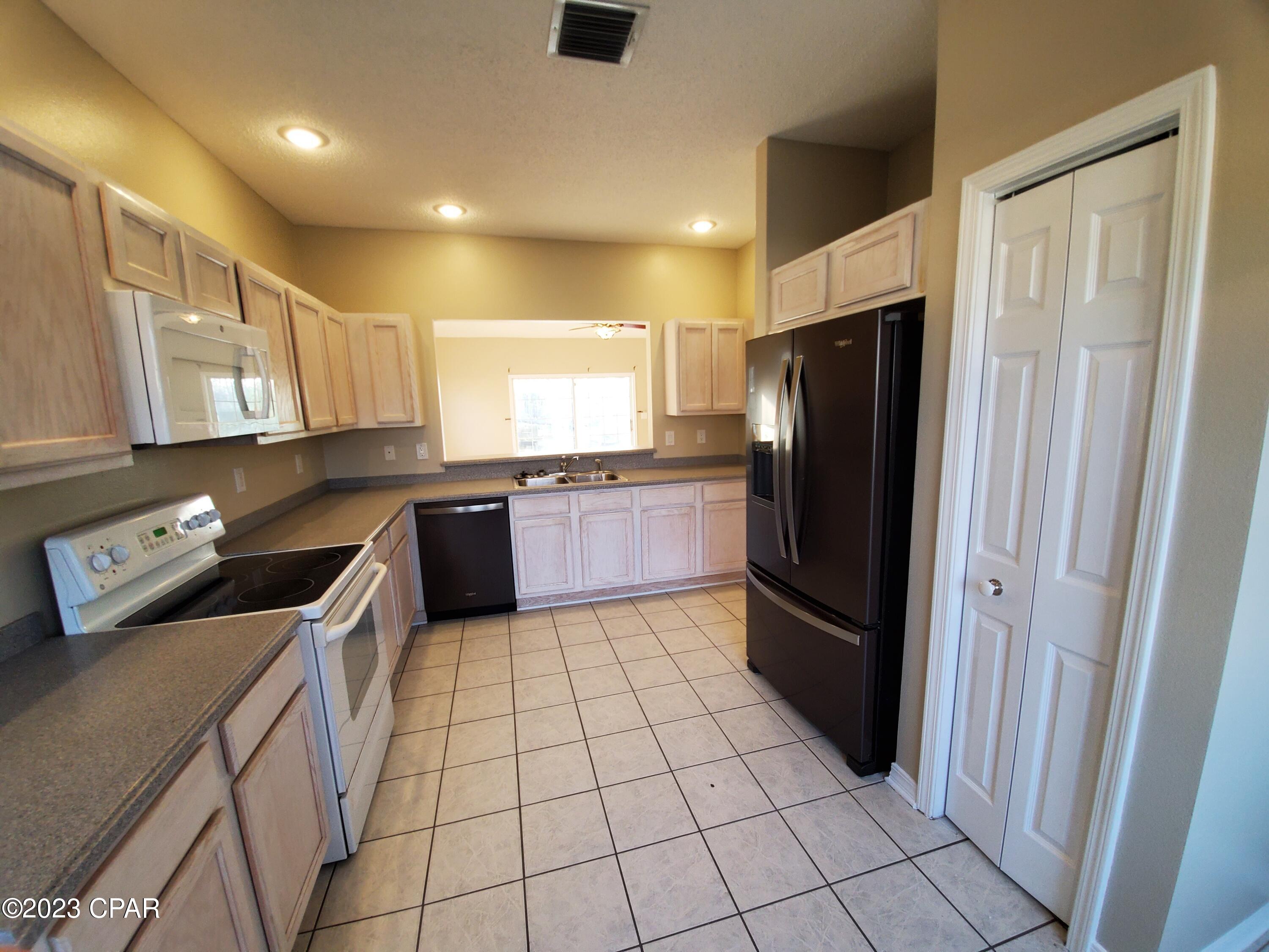 Hammocks Phase I - Residential Lease