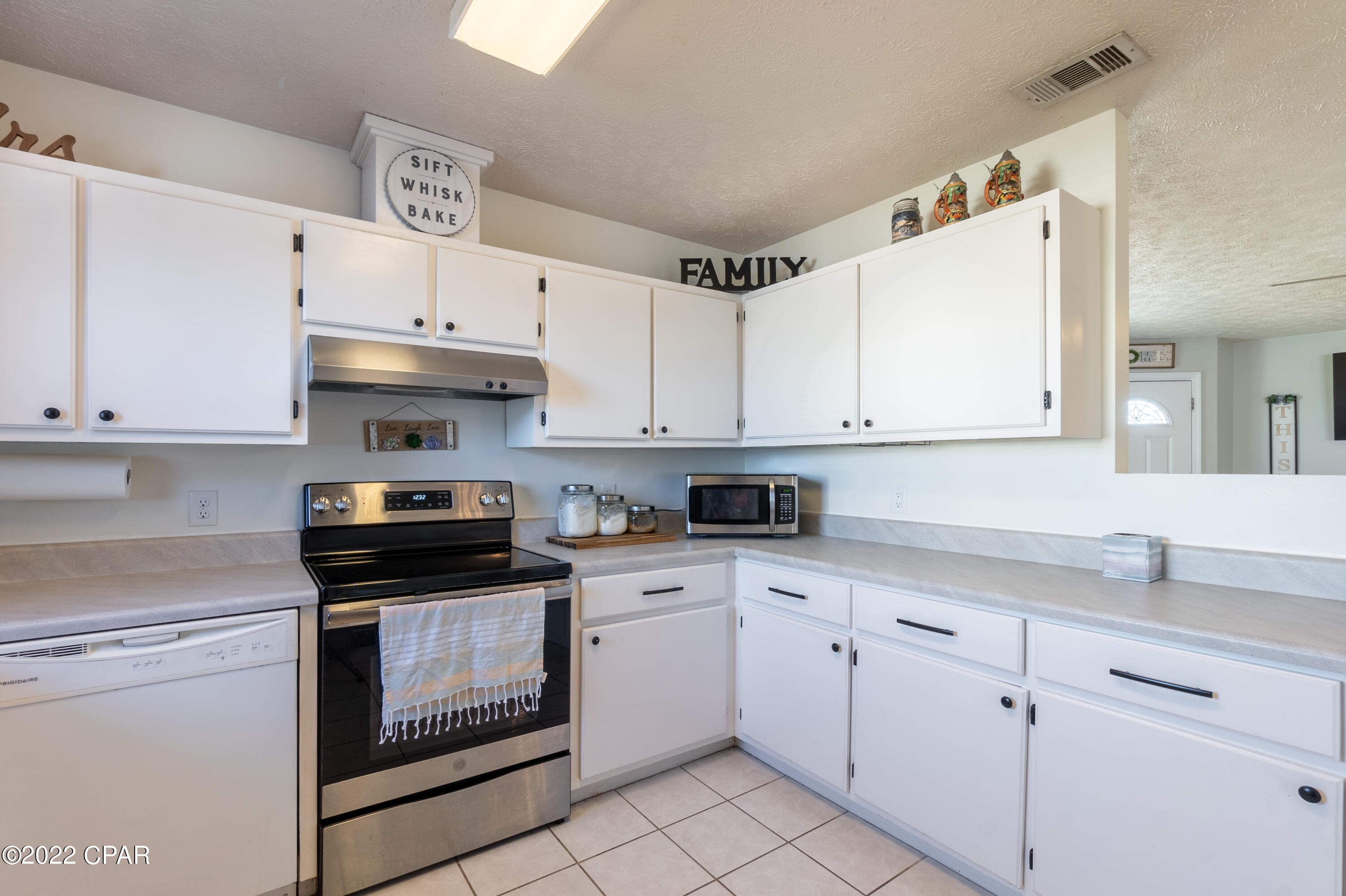 Pine Tree Place Unit 1 - Residential