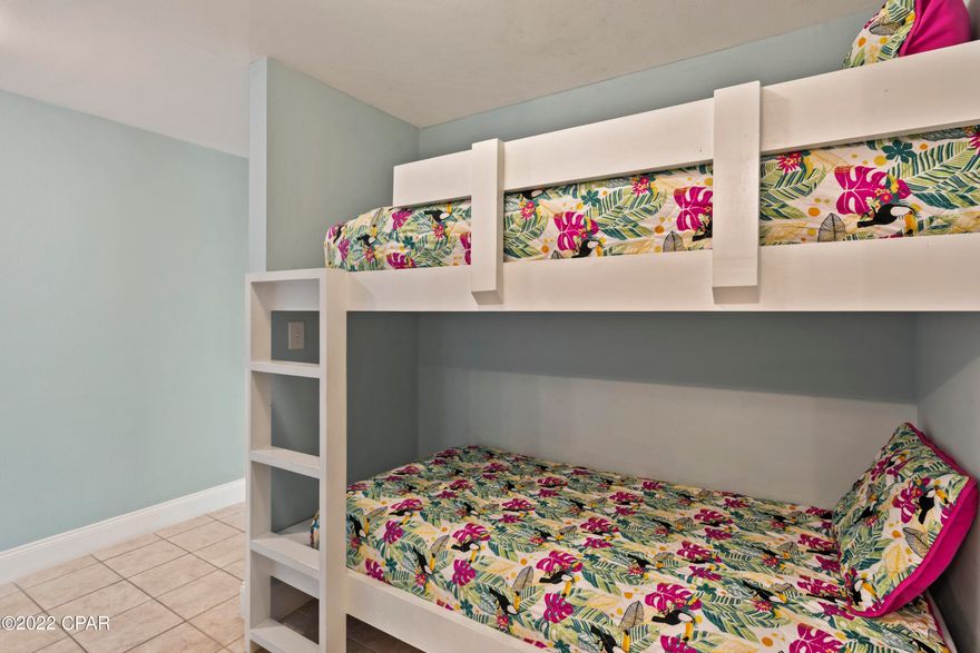 This Residence Offers 1 Bedroom, 2 Bath And Bunk Room With A Generous 1047 Sq. Ft.. Overlooking Amazing Lake and City views. Granite Countertops, Full Applianced Kitchen With Breakfast Bar, Dining Area, Living Room, Large Balcony That Overlooks The Lake With Amazing Views Of The Beautiful Fountain Shows At Laketown Wharf! This Property Is Conveniently Located On The 3rd Floor. LTW Also Features 5 Swimming Pools, Putting Green, Conv. Center & Commercial Space That Includes 3 Restaurants, Salon & Candy Shop.