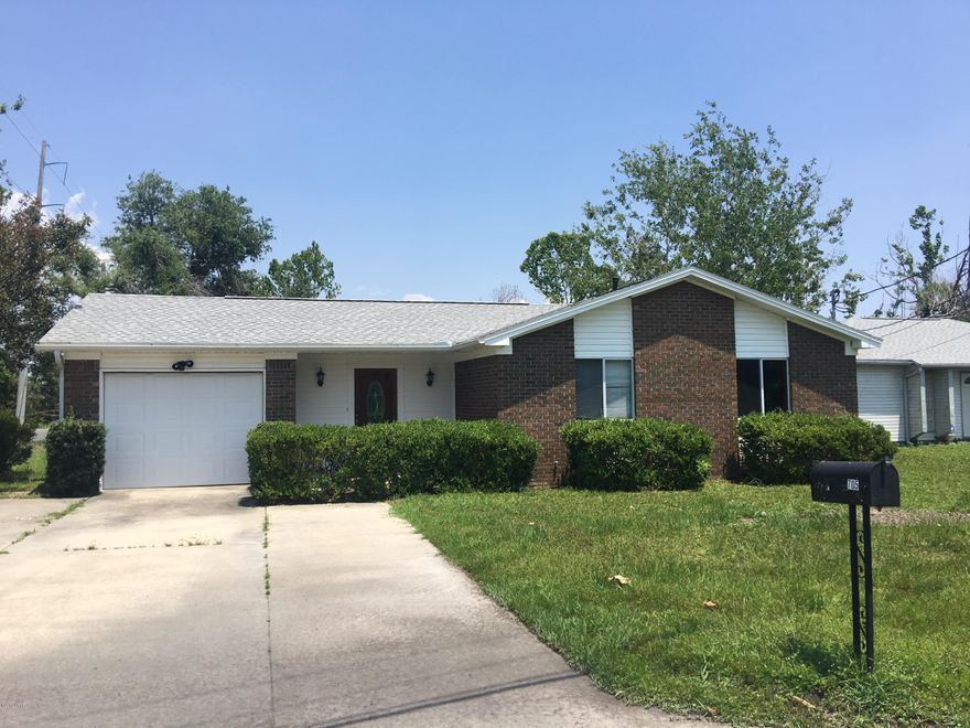 Nice 3/2 brick ranch style  home in Parker. New roof , newer A/C and hot water heater. Great Corner lot  conveniently located. all hurricane repairs completed.